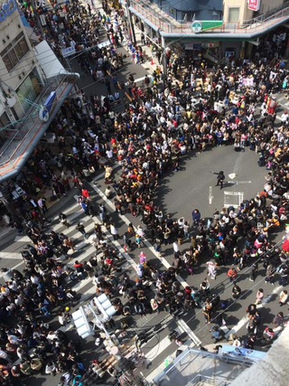 Illustration for article titled Cosplay Overruns the Streets of Osaka